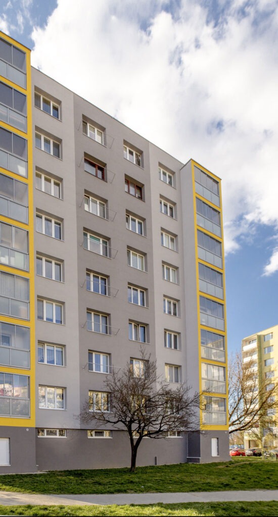 Detailná ukážka zatepľovania fasády minerálnou vlnou – kvalitná práca Stavex Košice